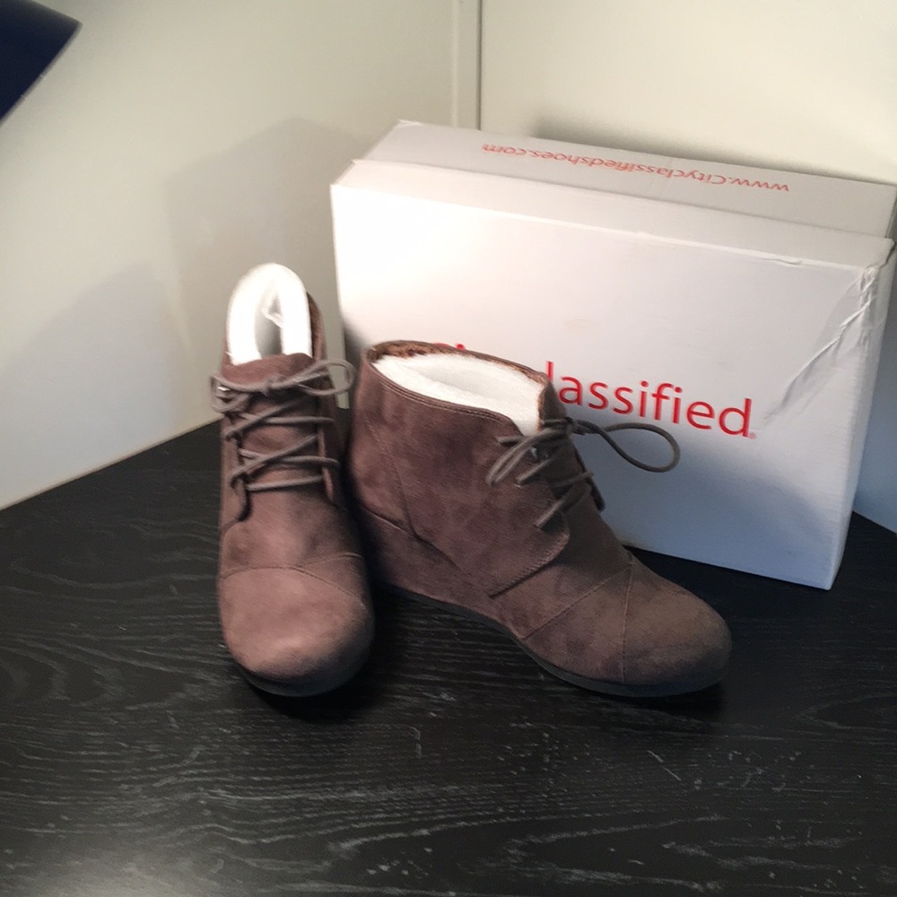 Lace-up Oxford Ankle Booties